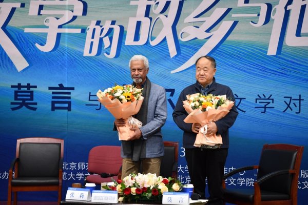 兴盛网 古尔纳与莫言对谈，做客董宇辉直播间获赠《唐诗三百首》